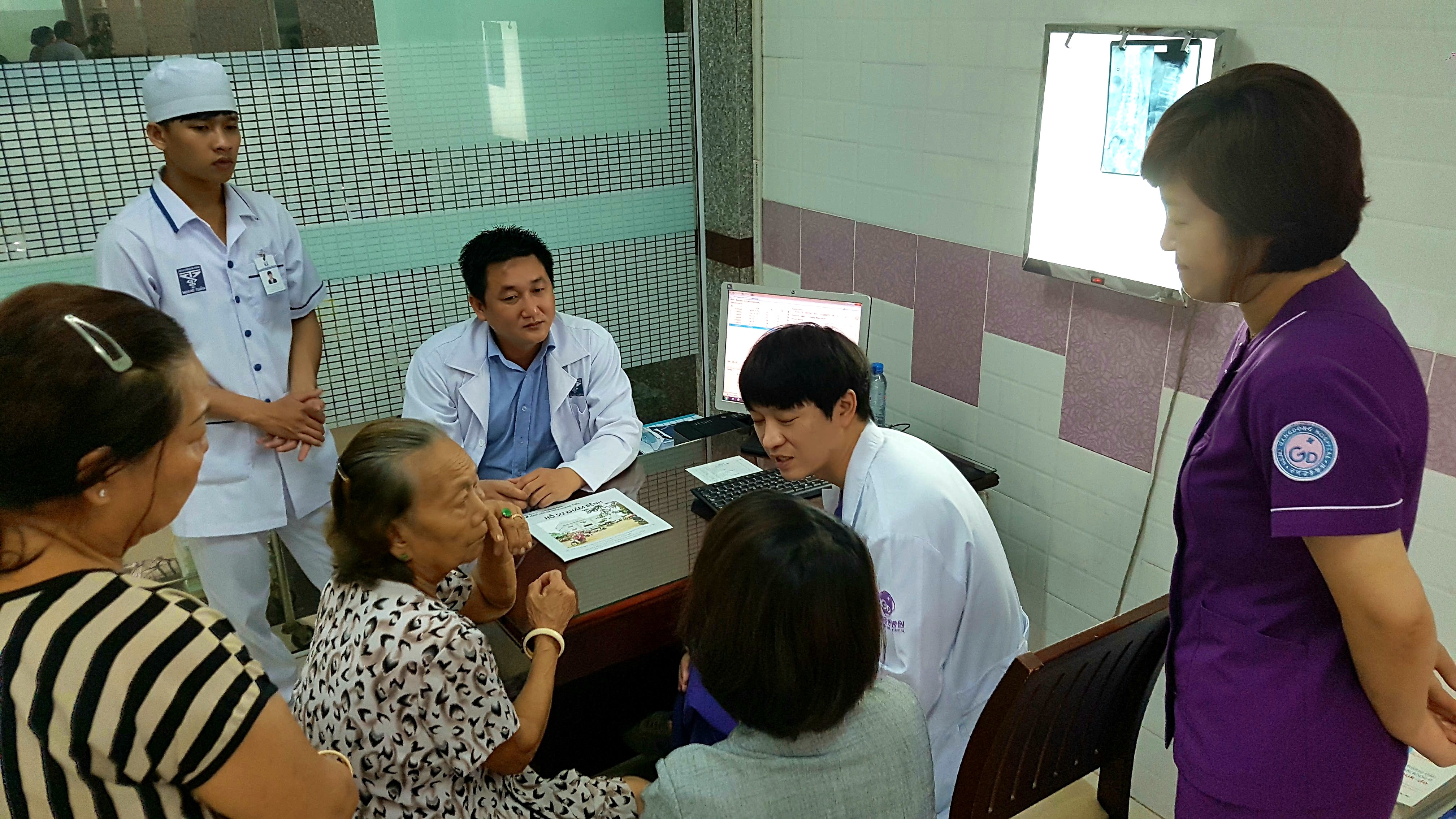 구미강동병원 베트남 현지병원서 해외환자유치 위한 의료봉사 시행 첨부 이미지